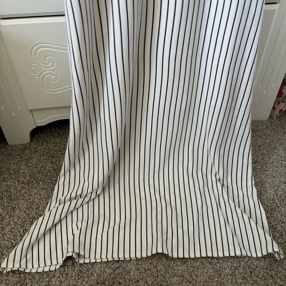 Banana Republic black and white striped small maxi dress - Picture 4 of 6